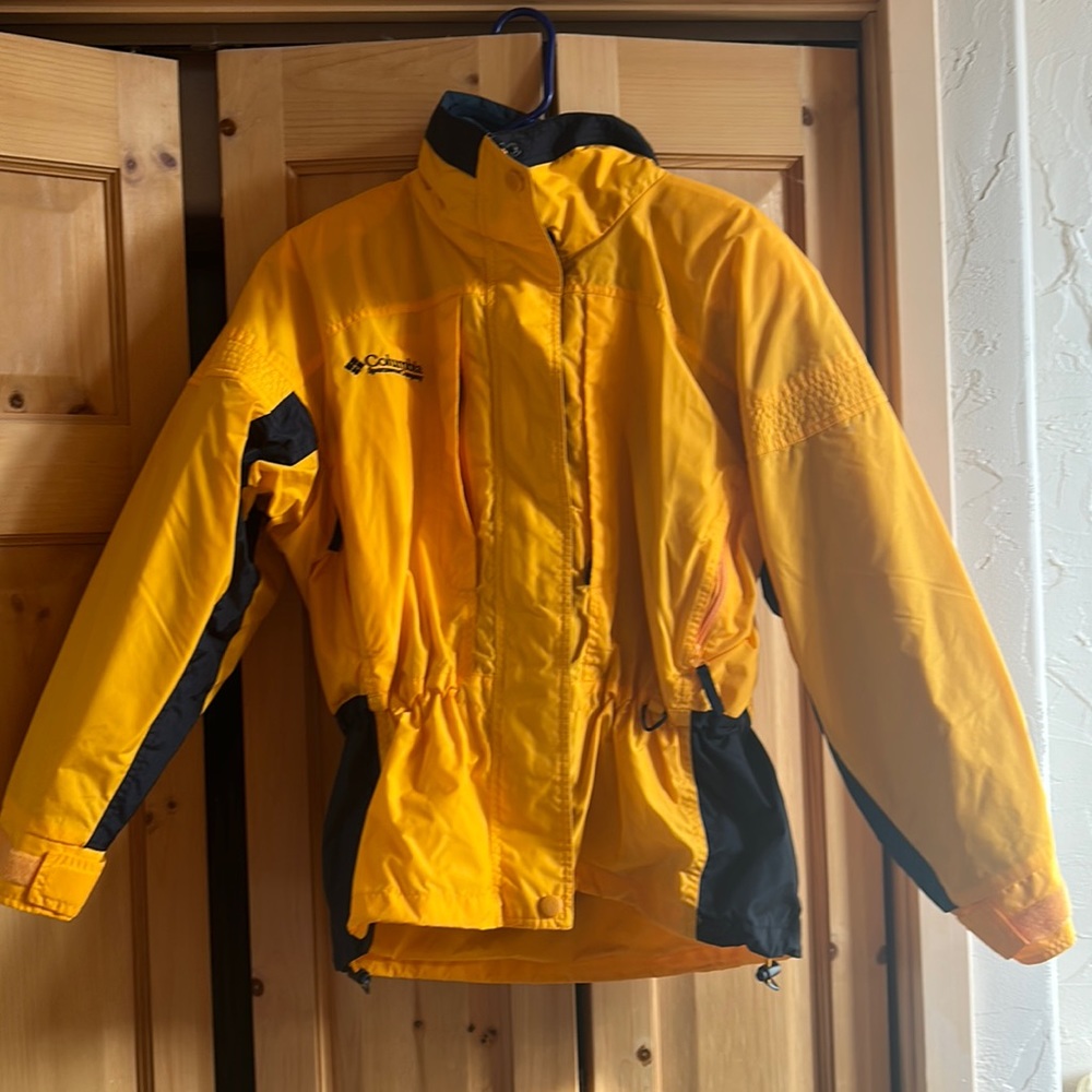 Columbia ski coat ! Barely worn ! Liberty ridge ! Michigan Wolverine colors